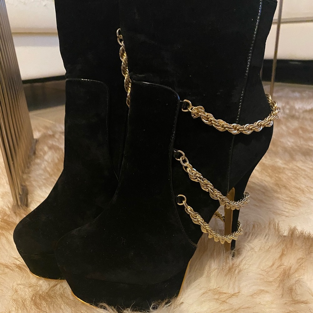 Black Boots
